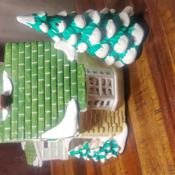 Department 56 Nantucket Renovation 1993 - Picture 5 of 6